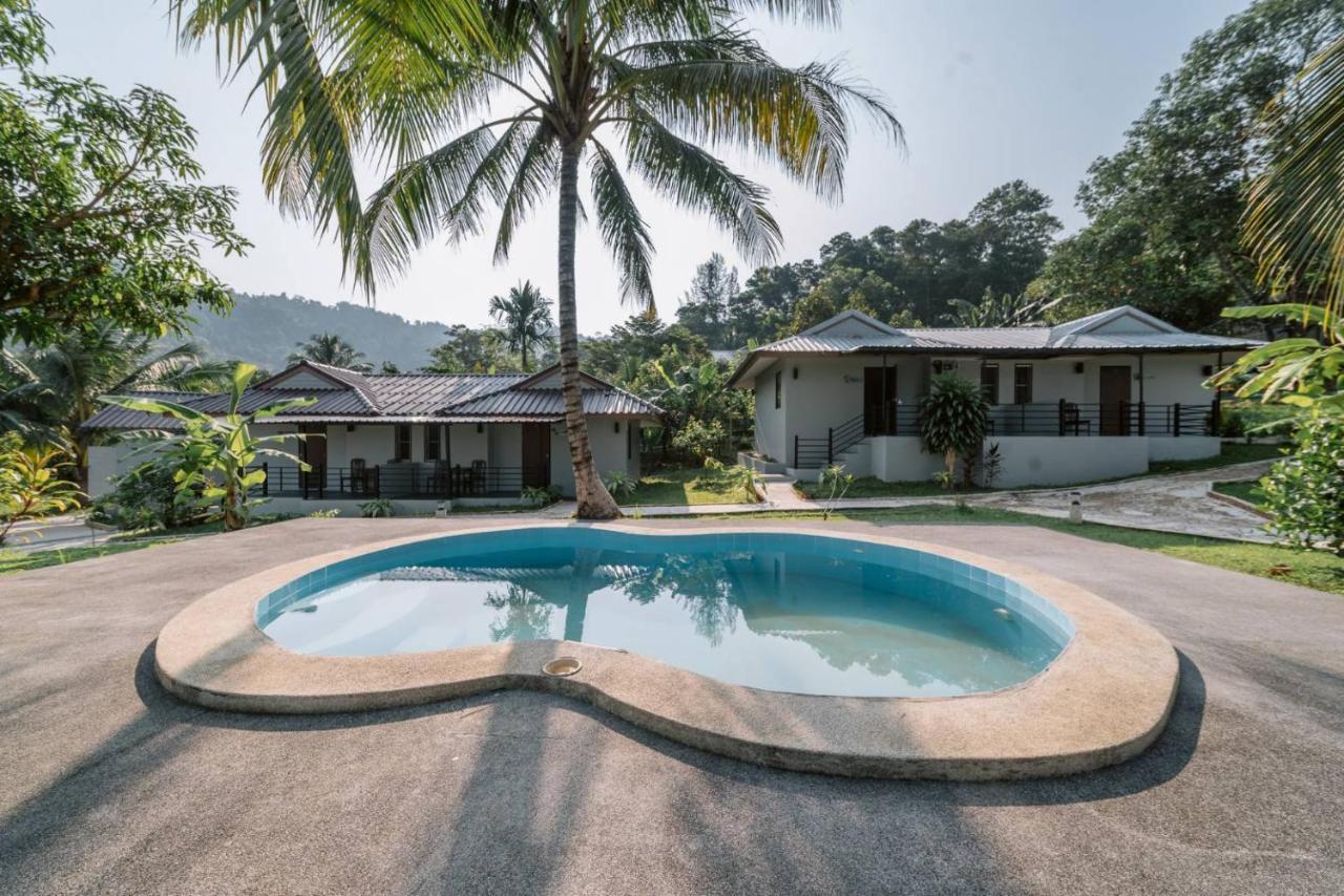 Surfer'S Village Khao Lak Exterior foto