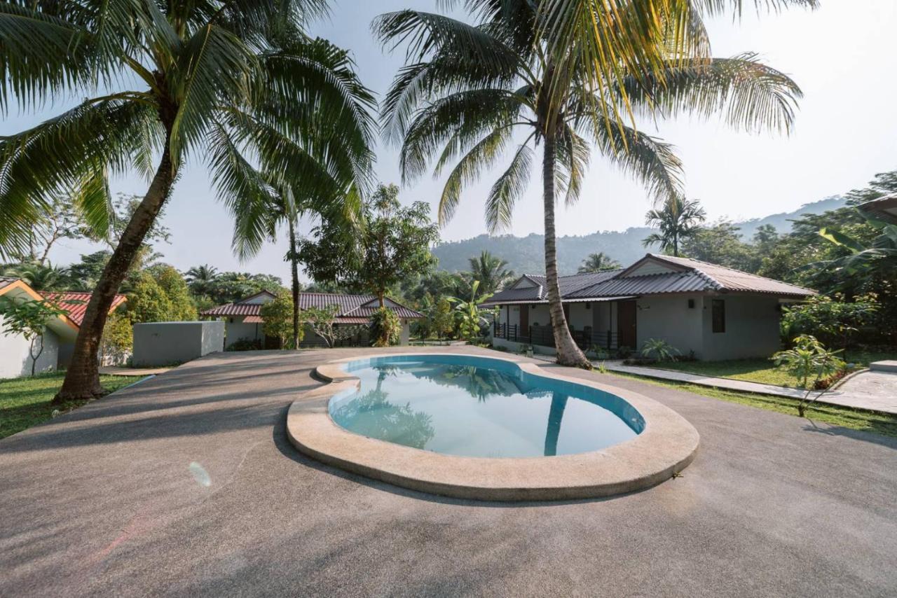 Surfer'S Village Khao Lak Exterior foto